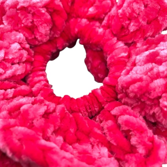 Free Love Hair Scrunchie - Luxe Velour Hair Tie - Picture 3 of 15